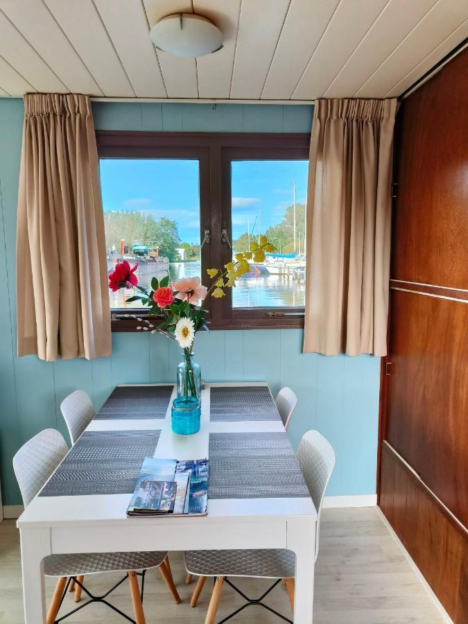 Woonboot In Sumar Gelegen Tussen Leeuwarden En Drachten Suameer Εξωτερικό φωτογραφία